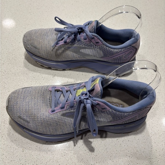 Brooks Lavender and Gray Ghost 10 Athletic Shoes - Picture 2 of 11